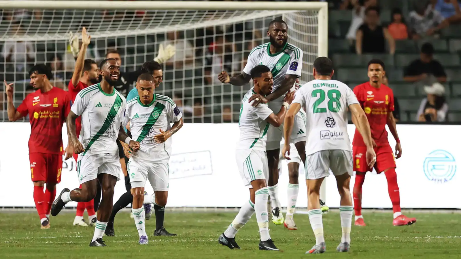 بعد اهتمام يوفنتوس.. الأهلي السعودي يتحرك لتجديد عقد نجم الفريق