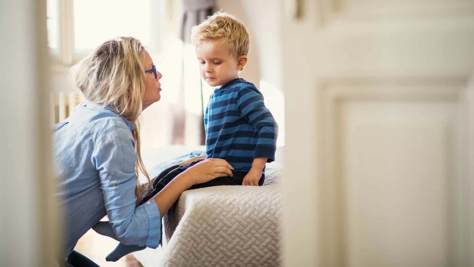 كيف تمنع طفلك الصغير من ضرب الآخرين؟