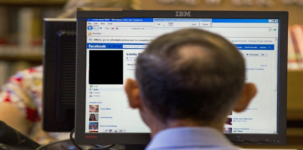 ستينية مصرية تطلب الانفصال عن زوجها بسبب "فيسبوك"