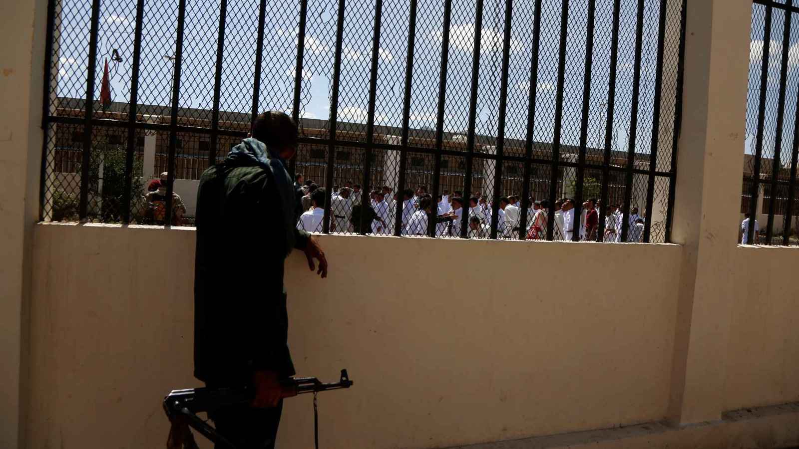 اليمن.. مقتل معتقل مدني تحت التعذيب في سجون الحوثيين