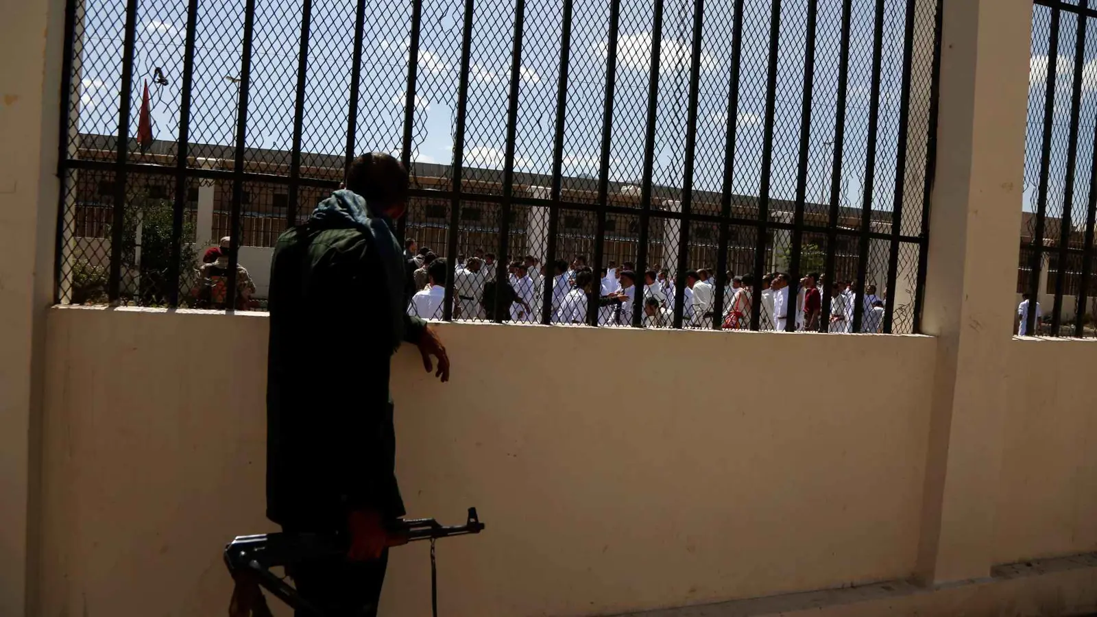 اليمن.. مقتل معتقل مدني تحت التعذيب في سجون الحوثيين