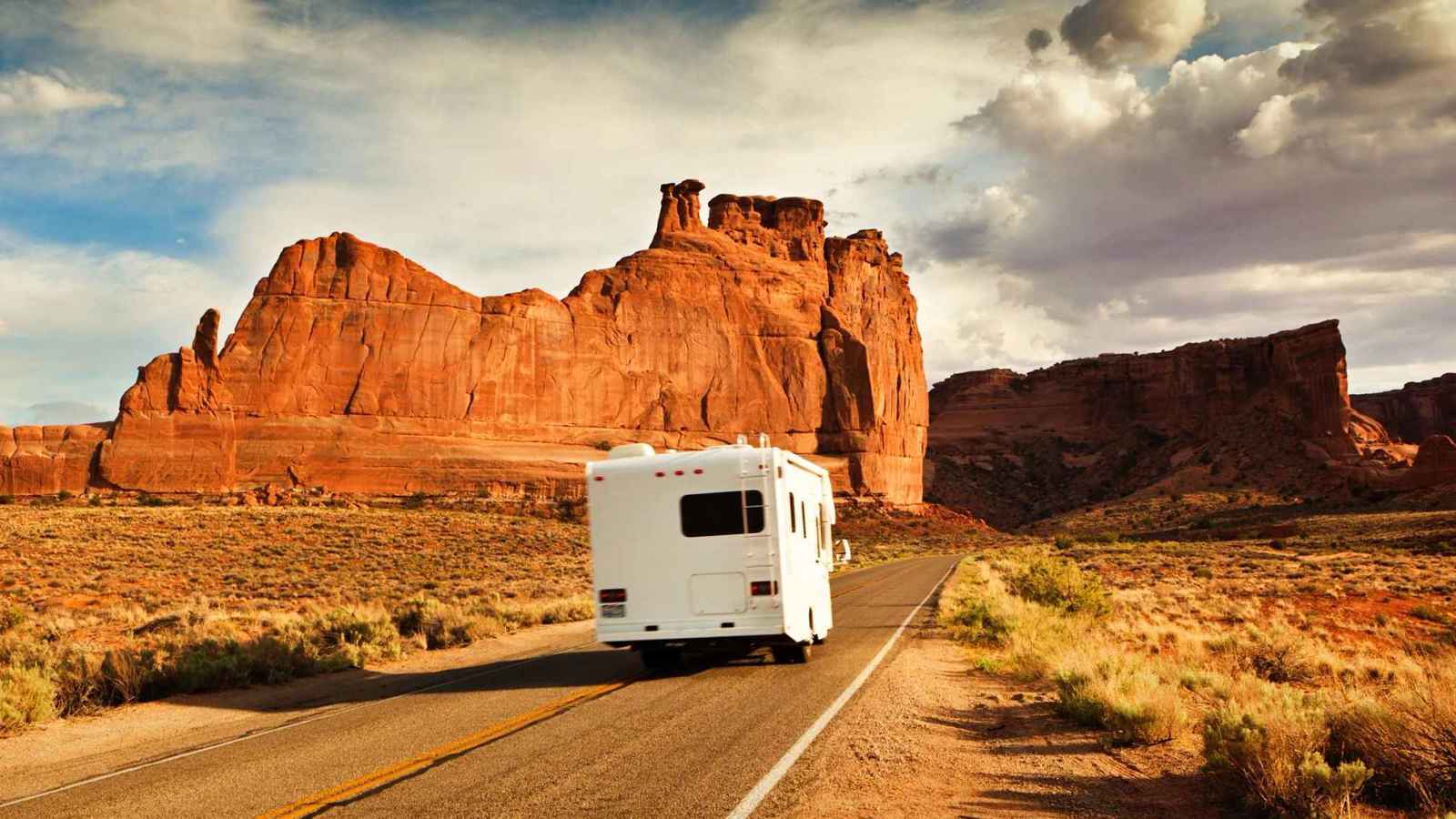 لعشاق "التخييم".. إليكم 5 وجهات خلابة (صور)