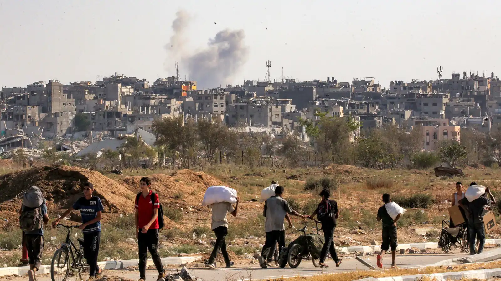 بينهم طالبو مساعدات.. 19 قتيلاً بقصف إسرائيلي على غزة