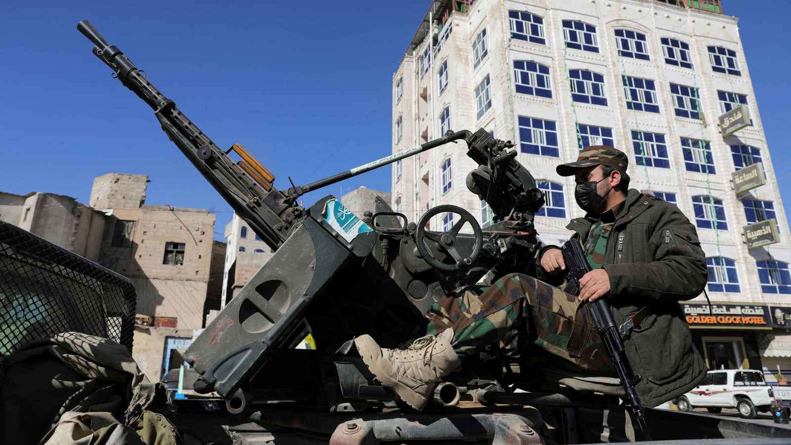 بعد اختطافهم وتعذيبهم.. الحوثي يعلن نيته للإفراج عن عشرات المعتقلين