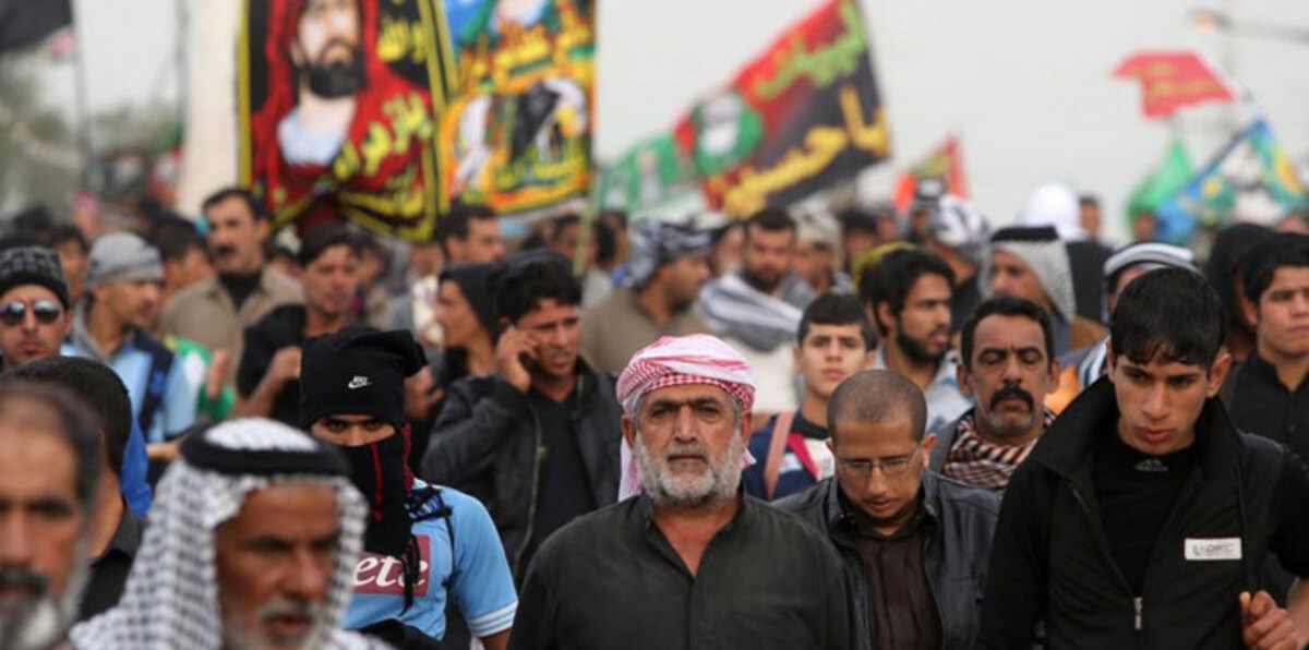 احتجاجًا على تفضيل الإيرانيين.. آلاف العراقيين يقطعون طريقًا في كربلاء‎