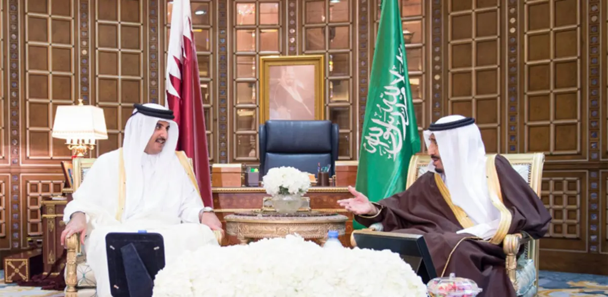 شاهد بالصور.. كيف تستعد الدوحة لاستقبال العاهل السعودي