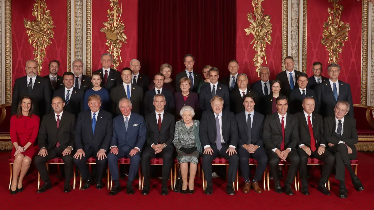 الملكة إليزابيث تستقبل قادة حلف الناتو قبل اجتماعهم