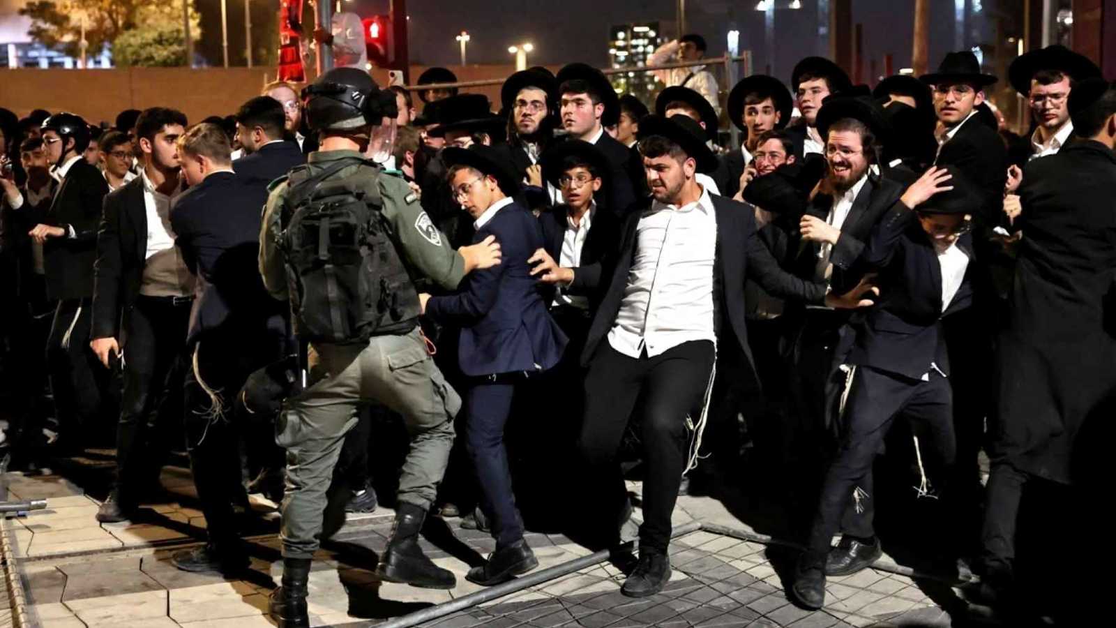 بعد مظاهرة القدس.. لابيد يتوعد رافضي التجنيد من "الحريديم"