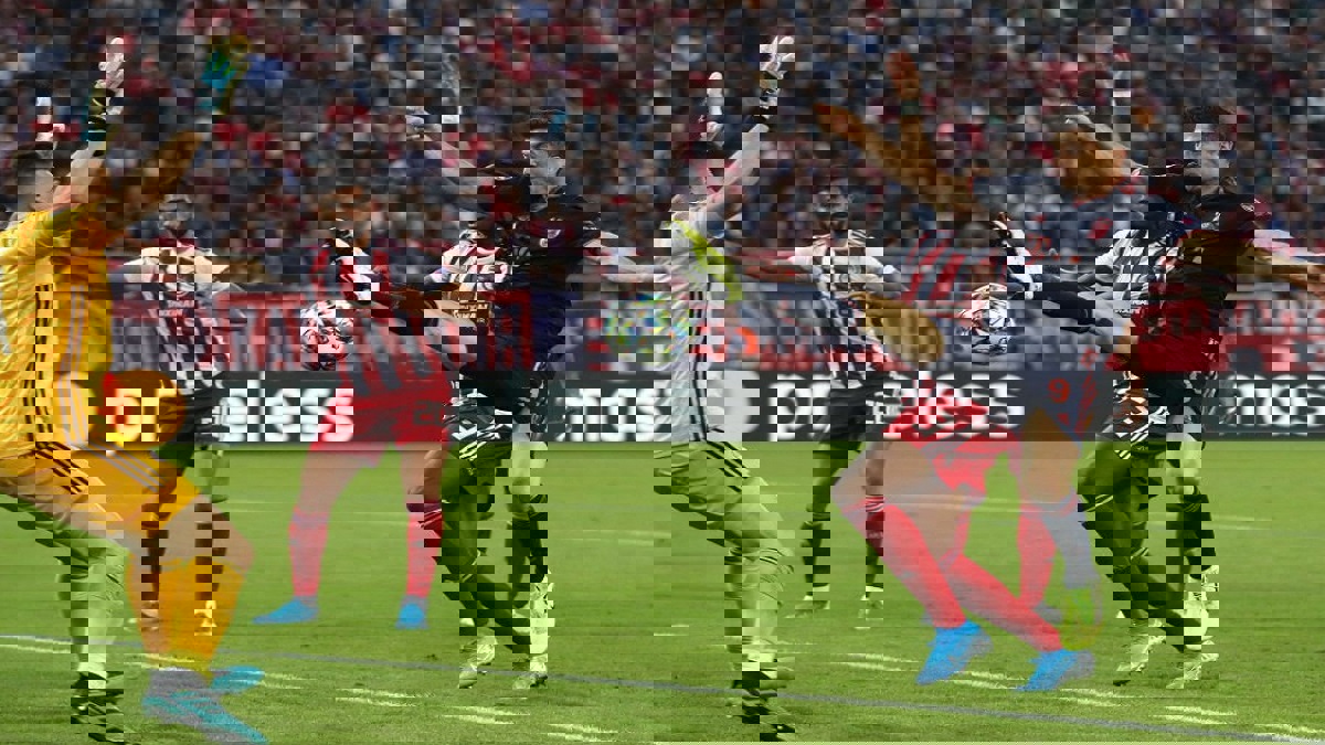 بايرن ميونخ يتجاوز أولمبياكوس وتوتنهام يكتسح سرفينا الصربي بدوري أبطال أوروبا (فيديو)