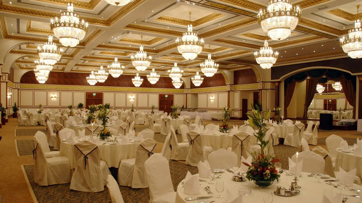 ما حقيقة منع تزيين باقات الورود بالنقود خلال المناسبات بالسعودية؟‎