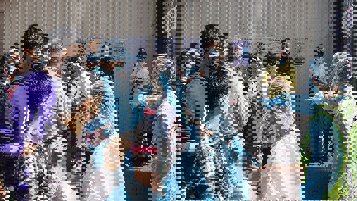 رفع قيود "صفر كوفيد" في الصين يهدد بوفاة 1.6 مليون شخص وتسونامي إصابات