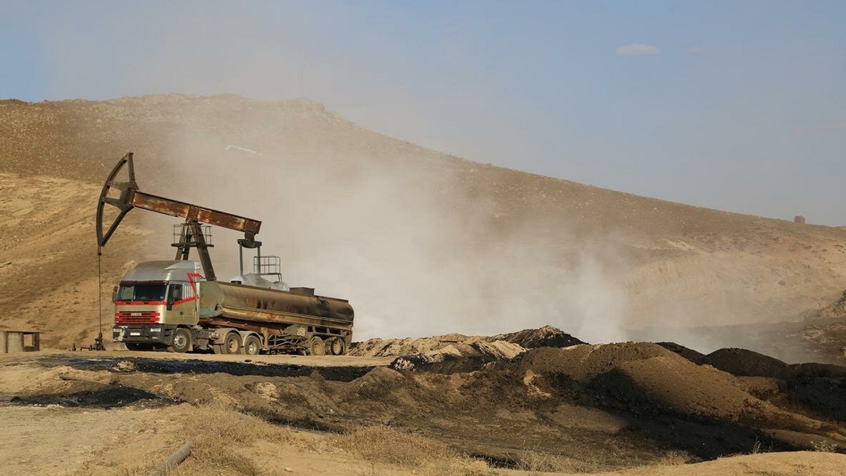 النفط يواصل خسائره في ظل ضبابية تكتنف آفاق الطلب‎