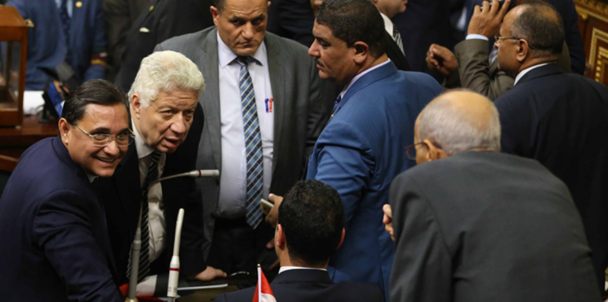 البرلمان المصري يتحول لساحة حرب بين النواب