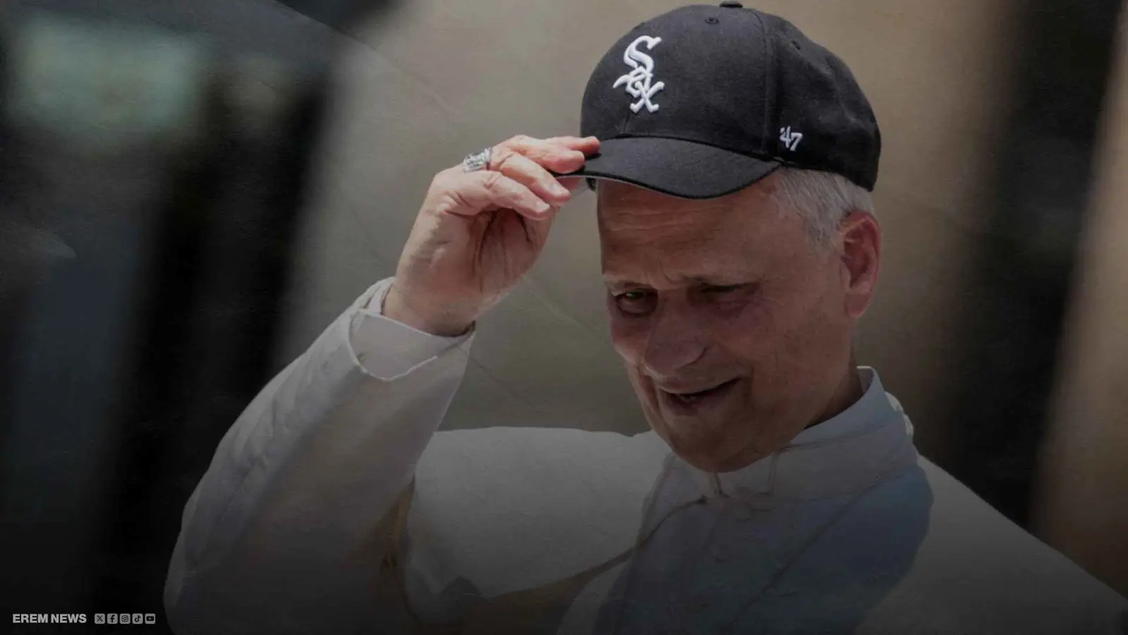  "لوك" البابا يشعل الإنترنت