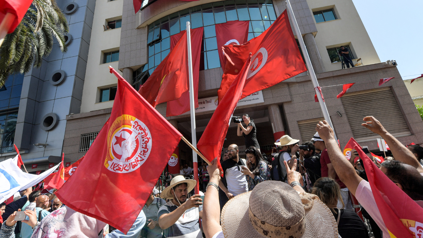 اتحاد الشغل التونسي يقرّ إضرابًا عامًا للبلديات