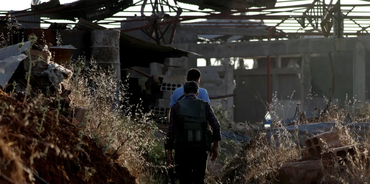 الجيش السوري يقصف مقاتلي المعارضة على الحدود مع الأردن وإسرائيل