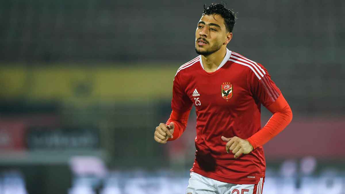 "جلسة التوقيع".. تطور مفاجئ في مستقبل أكرم توفيق مع الأهلي (فيديو)