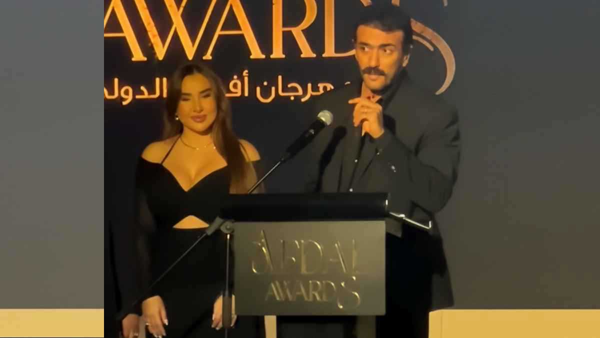 بجائزة "الأفضل".. تكريم أحمد العوضي في لبنان (فيديو)