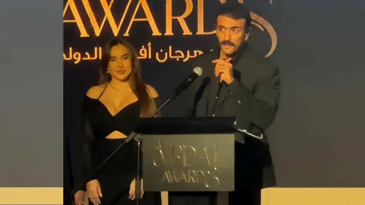 بجائزة "الأفضل".. تكريم أحمد العوضي في لبنان (فيديو)