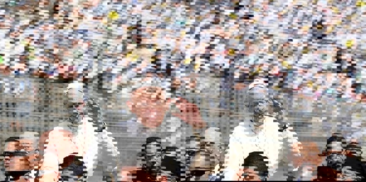 بحضور آلاف الكاثوليك.. البابا فرنسيس يترأس قداسًا في ملعب بالقاهرة (صور) 