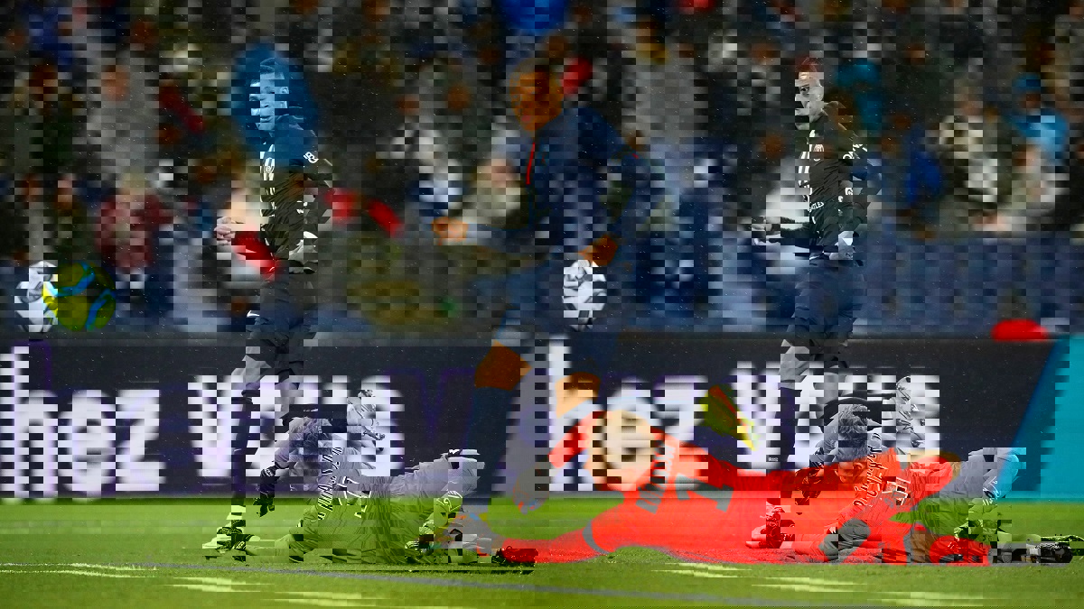 اشتعال الغضب بين مبابي وباريس سان جيرمان يفتح الطريق أمام ريال مدريد