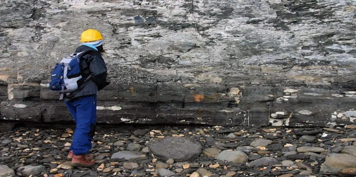 إيران تكتشف ملياري برميل من احتياطيات النفط الصخري