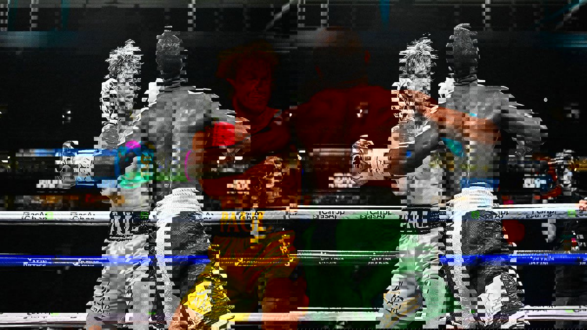 لوغان بول نجم يوتيوب يصمد أمام أسطورة الملاكمة مايويذر في نزال ودي (فيديو)