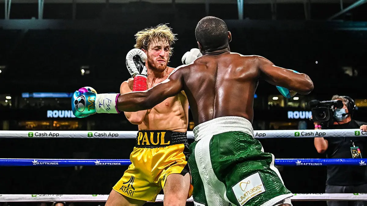 لوغان بول نجم يوتيوب يصمد أمام أسطورة الملاكمة مايويذر في نزال ودي (فيديو)