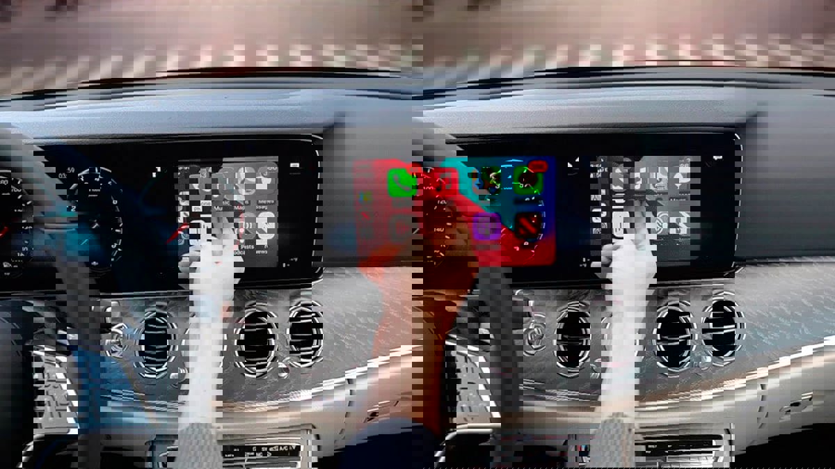 مرسيدس تحد من وظائف أبل كار بلاي.. ما التفاصيل؟