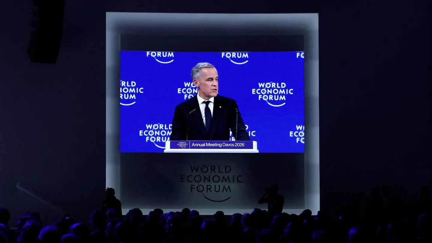 من خلف الكواليس إلى قلب الحدث.. كيف أصبح كارني الصوت الأقوى في دافوس