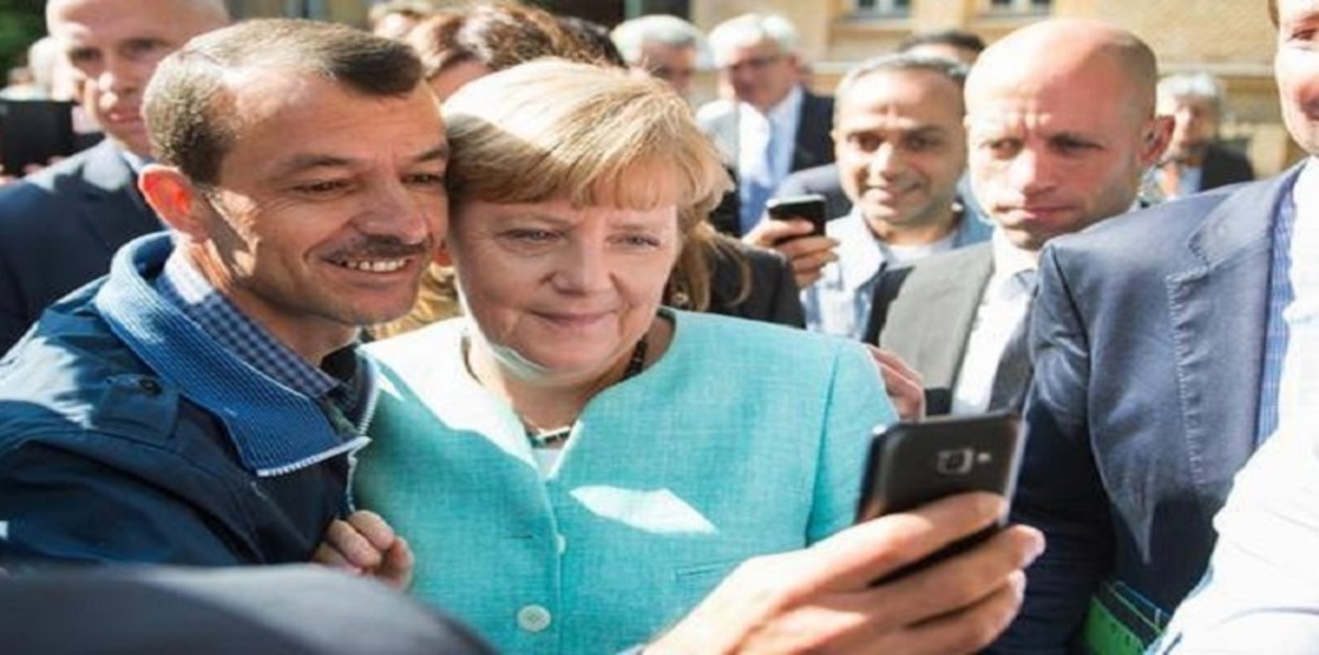 ميركل تلتقي بزعماء الكتل البرلمانية للحزب المسيحي لبحث أزمة اللاجئين