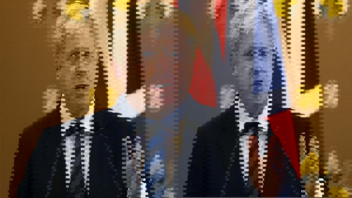 المعارضة البريطانية تناقش عرض جونسون إجراء انتخابات مبكرة