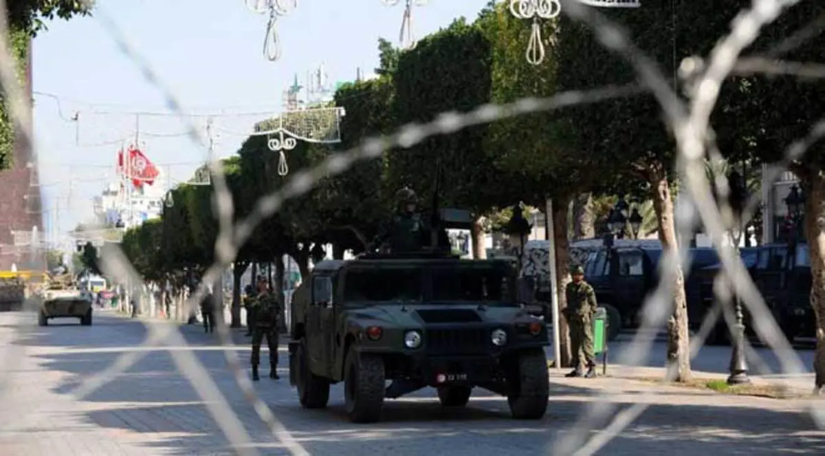 القوات التونسية تقصف مخابئ المتشددين قرب الجزائر