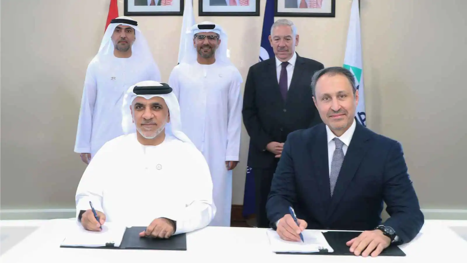 "موانئ أبوظبي" تبرم اتفاقية لإدارة وتشغيل ميناء العقبة الأردني