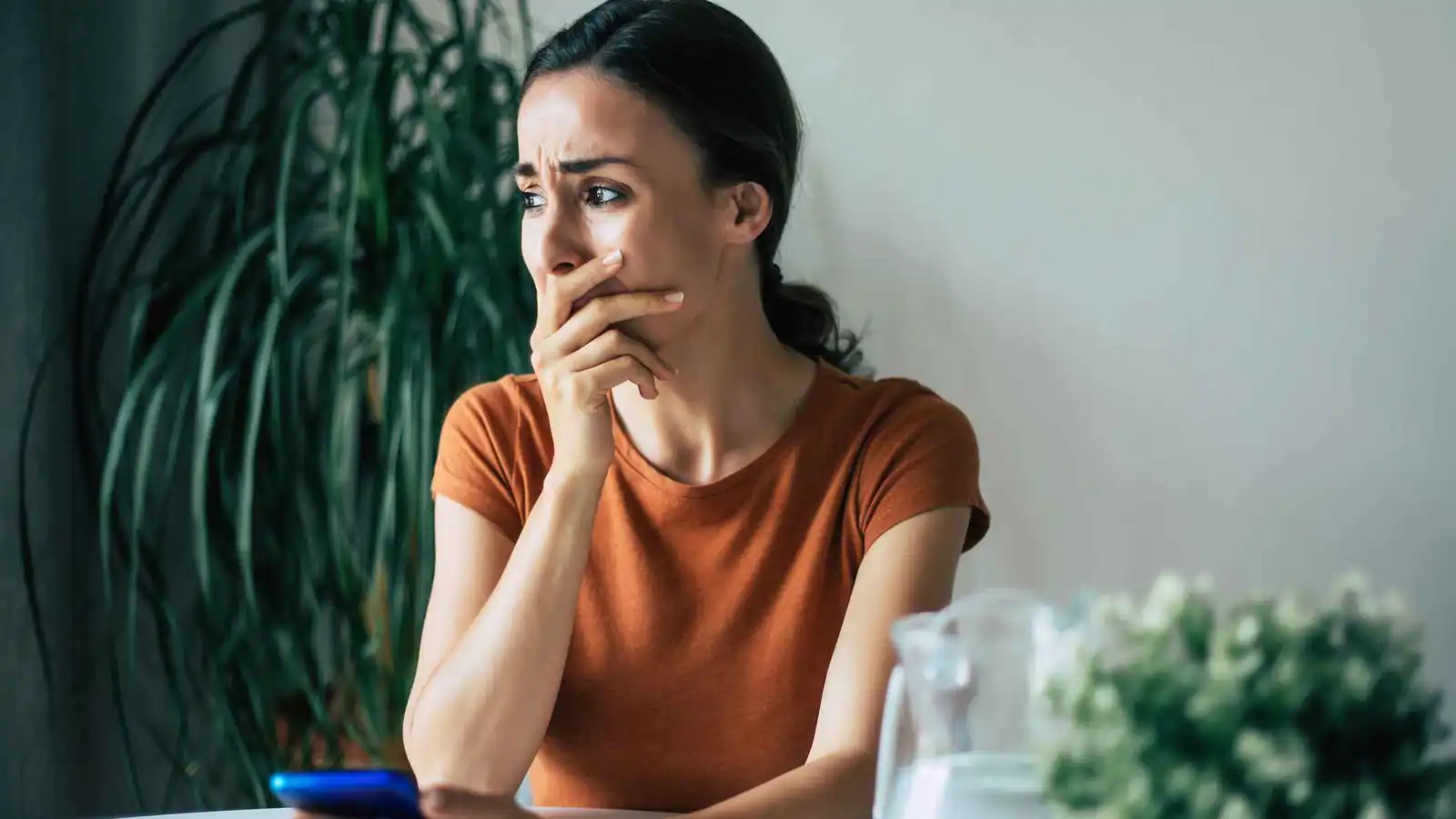 فضيحة على "منصة صينية".. بائع يطلب من أم ضرب ابنتها لاسترداد المال