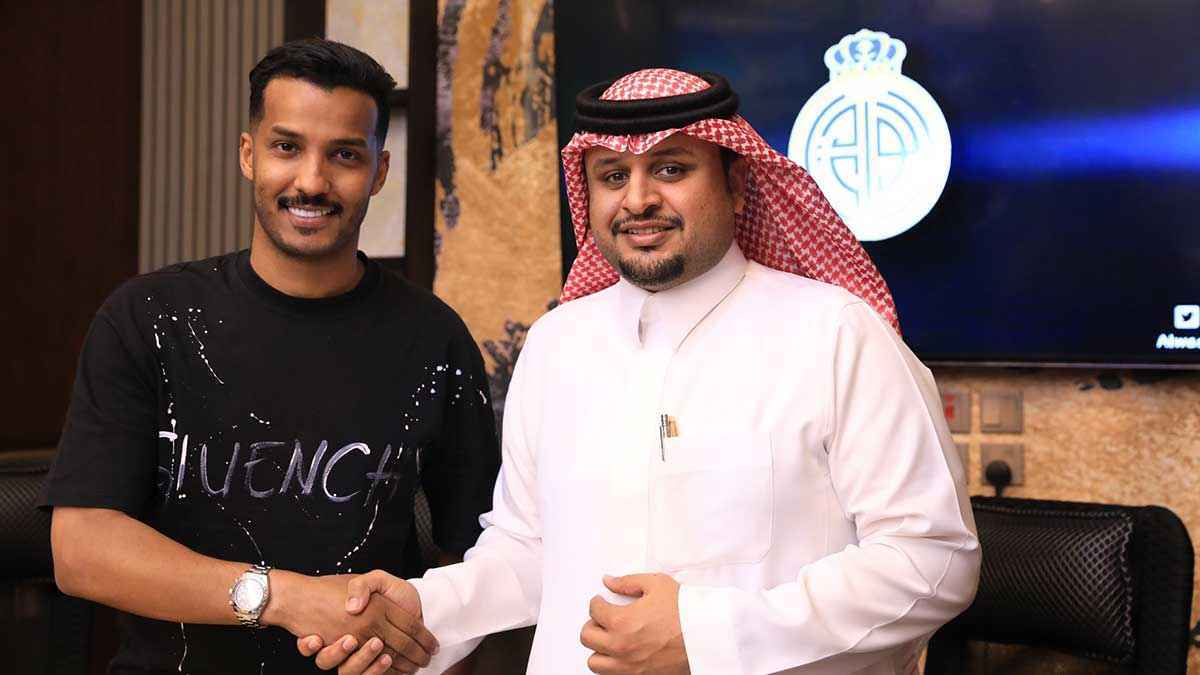 تعليق مثير من نايف هزازي بعد التوقيع مع الوادي (فيديو)