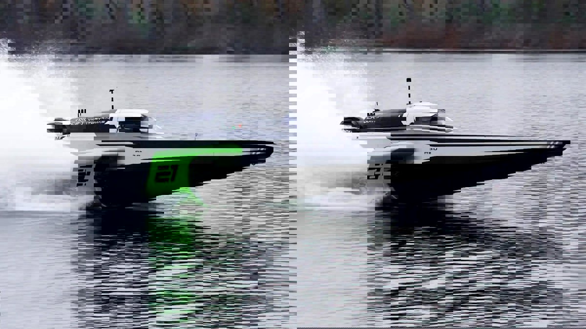 The RaceBird.. أول زورق سباق كهربائي بالكامل في العالم