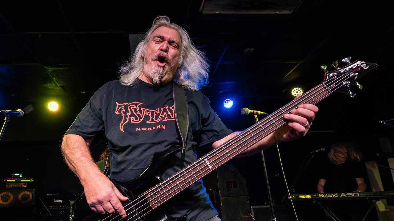 بعد صراع مع السرطان.. وفاة كيفن ريدلي عن 68 عاما