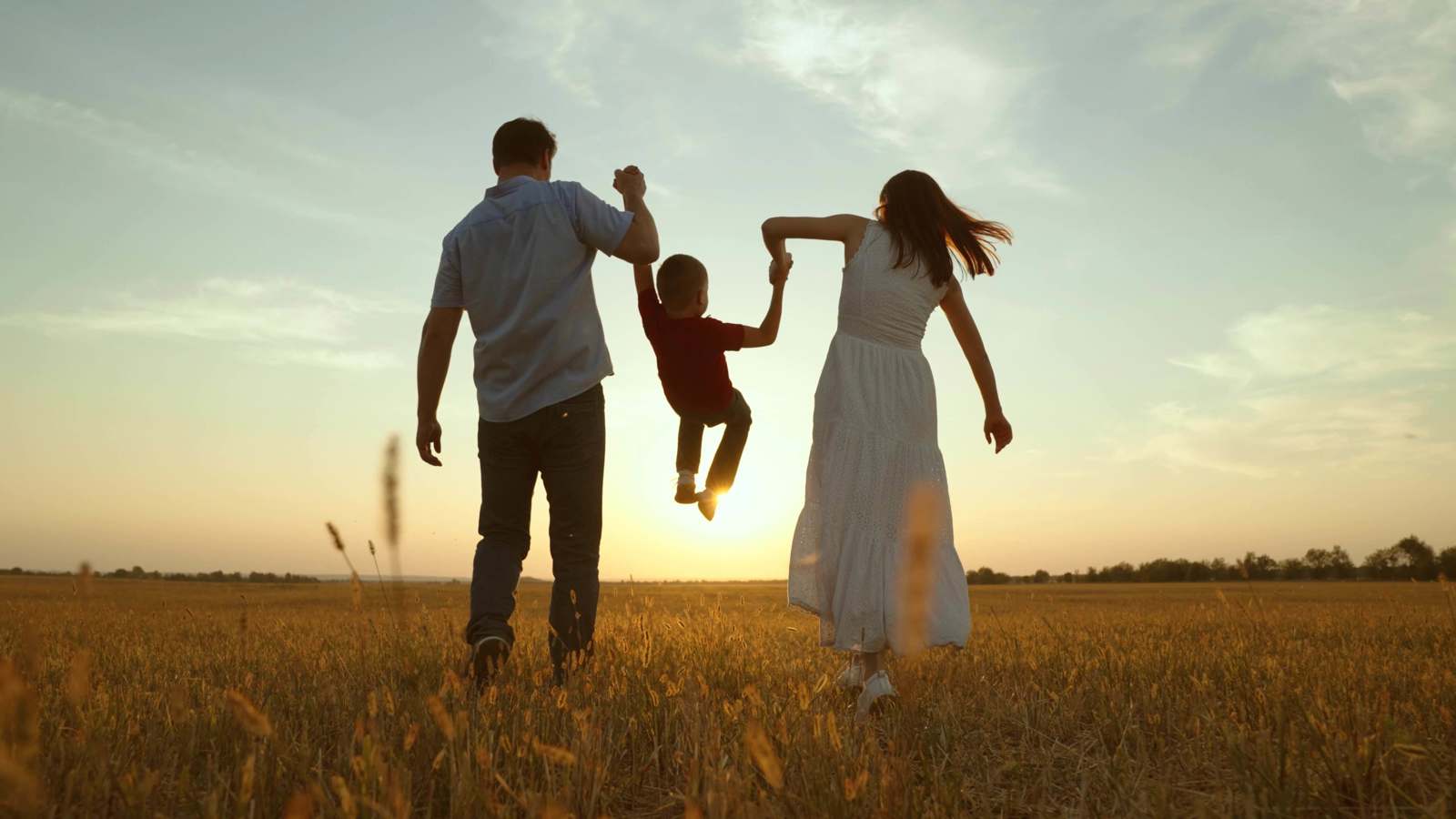 "التربية البطيئة".. نهج حياة هادئ بعيداً عن ضغوط العالم السريع