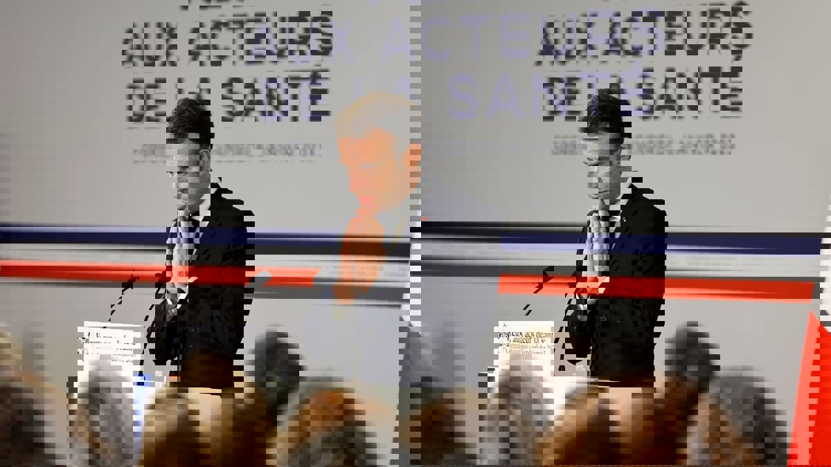 ماكرون "لن يطلب الصفح" من الجزائر عن الاستعمار ويأمل استقبال تبون هذا العام