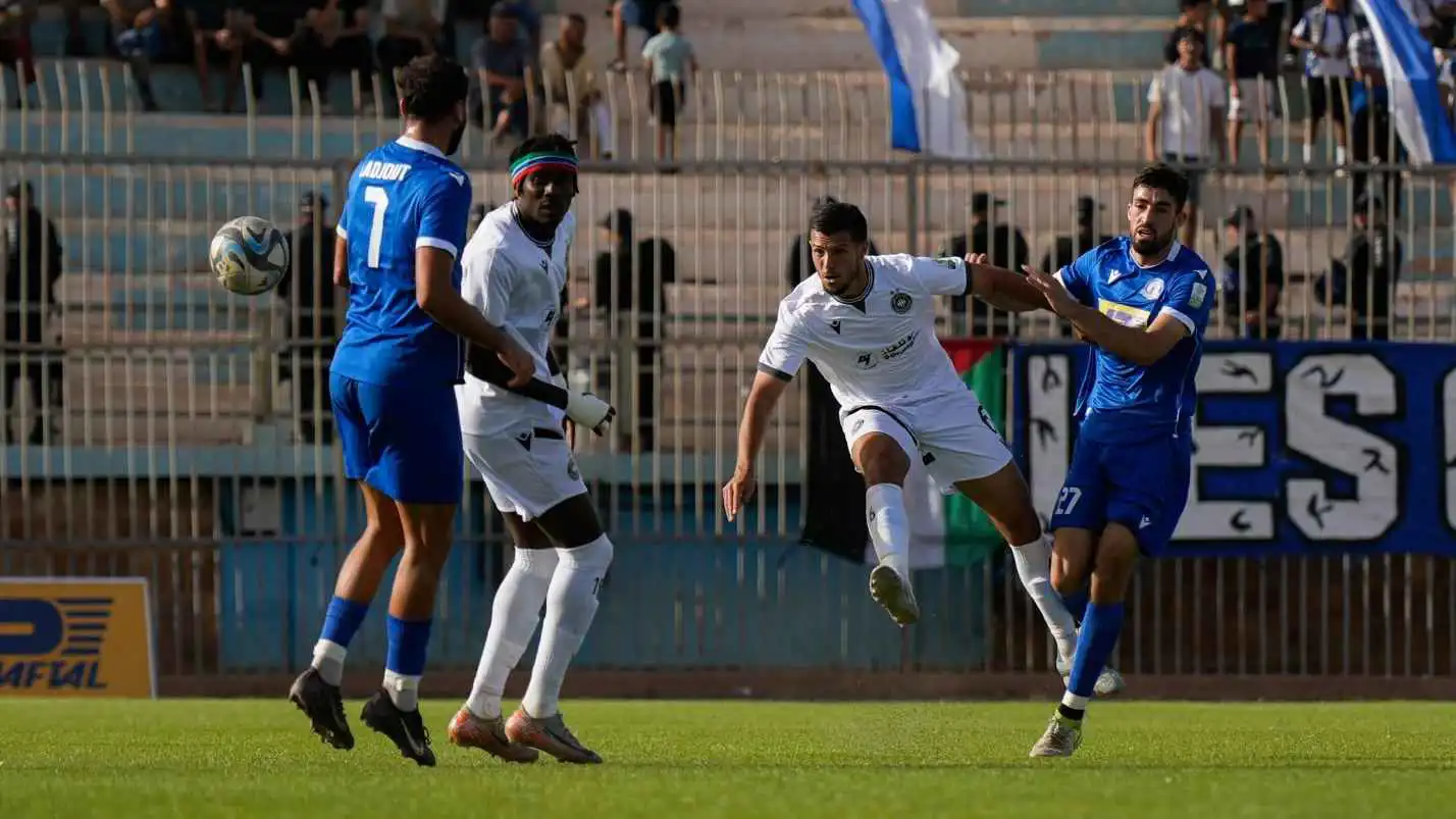 وفاق سطيف يحسم مستقبل مدربه أنطوان هاي بعد بداية كارثية بالدوري الجزائري