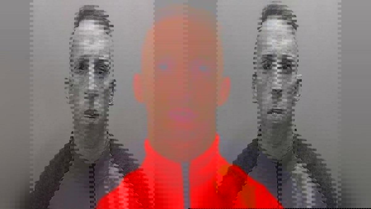 دبي تسلم أحد أكثر المتهمين خطورة إلى المملكة المتحدة