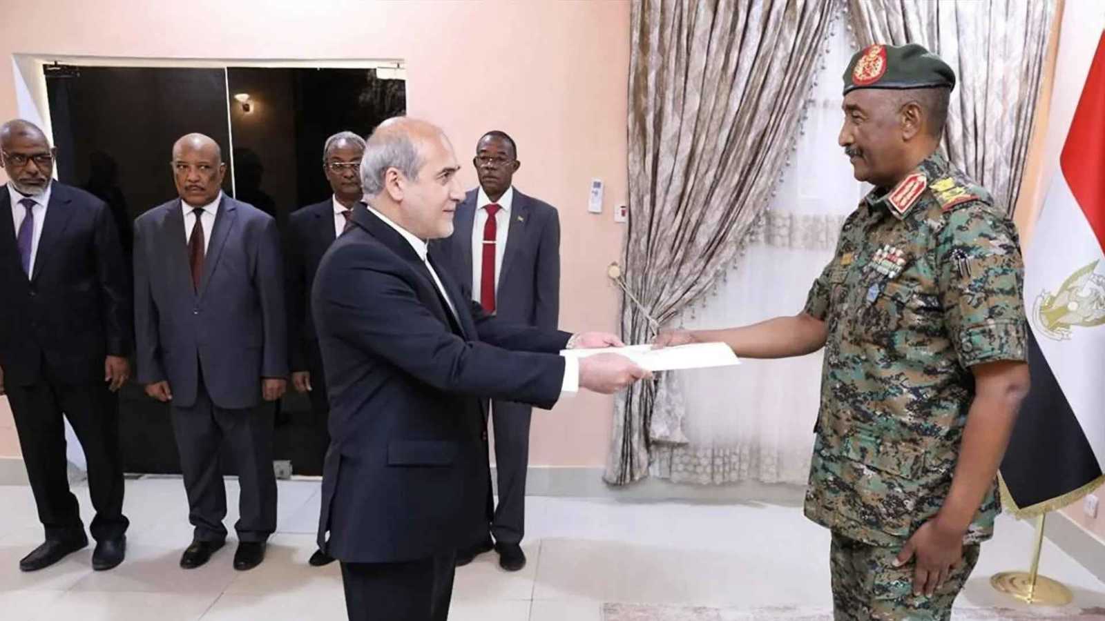 البرهان يفتح أبواب بورتسودان لإيران.. "حسابات بحرية" لتدارك الانهيار الميداني