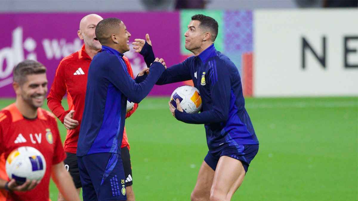 زميله كشف السر.. رونالدو يسأل عن 4 أندية برازيلية