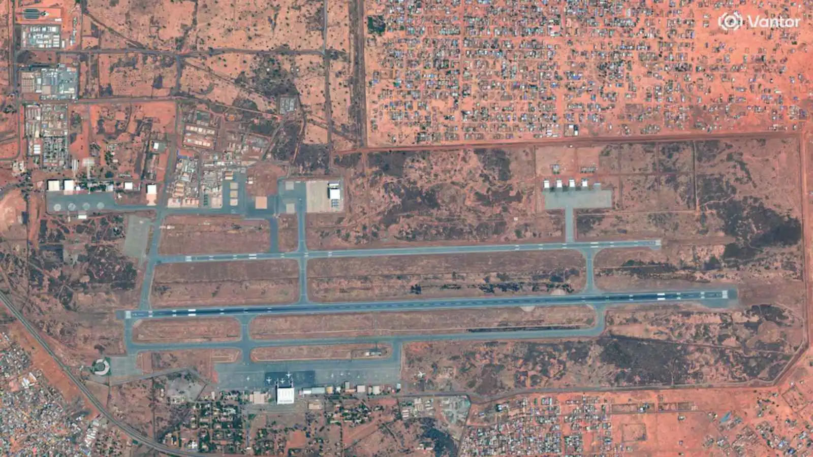 داعش يضرب قلب نيامي.. هجوم خاطف على مطار العاصمة يهدد مخزون اليورانيوم