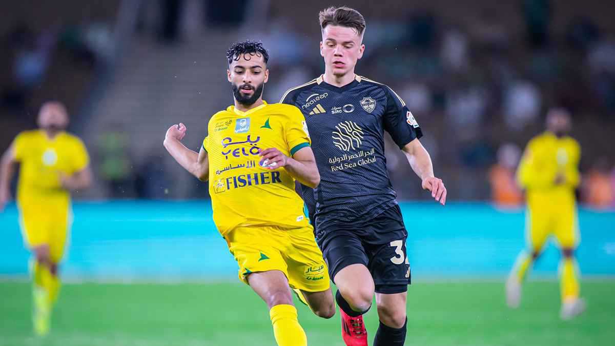 اللاعب يريد الانضمام.. نجم الأخضر يقترب من الأهلي السعودي