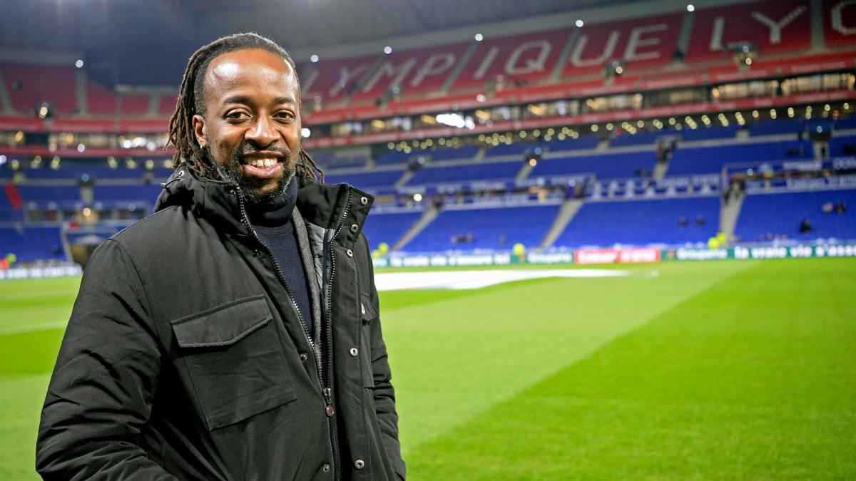 زميل كريم بنزيما السابق يروي قصة نجاته من بتر ساقه بسبب كرة القدم