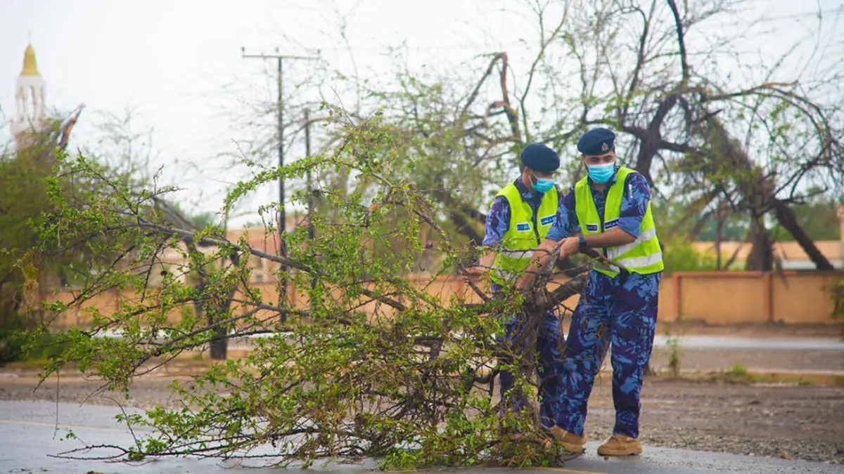 سلطنة عمان.. جهود تطوعية ضخمة لمواجهة أضرار إعصار شاهين