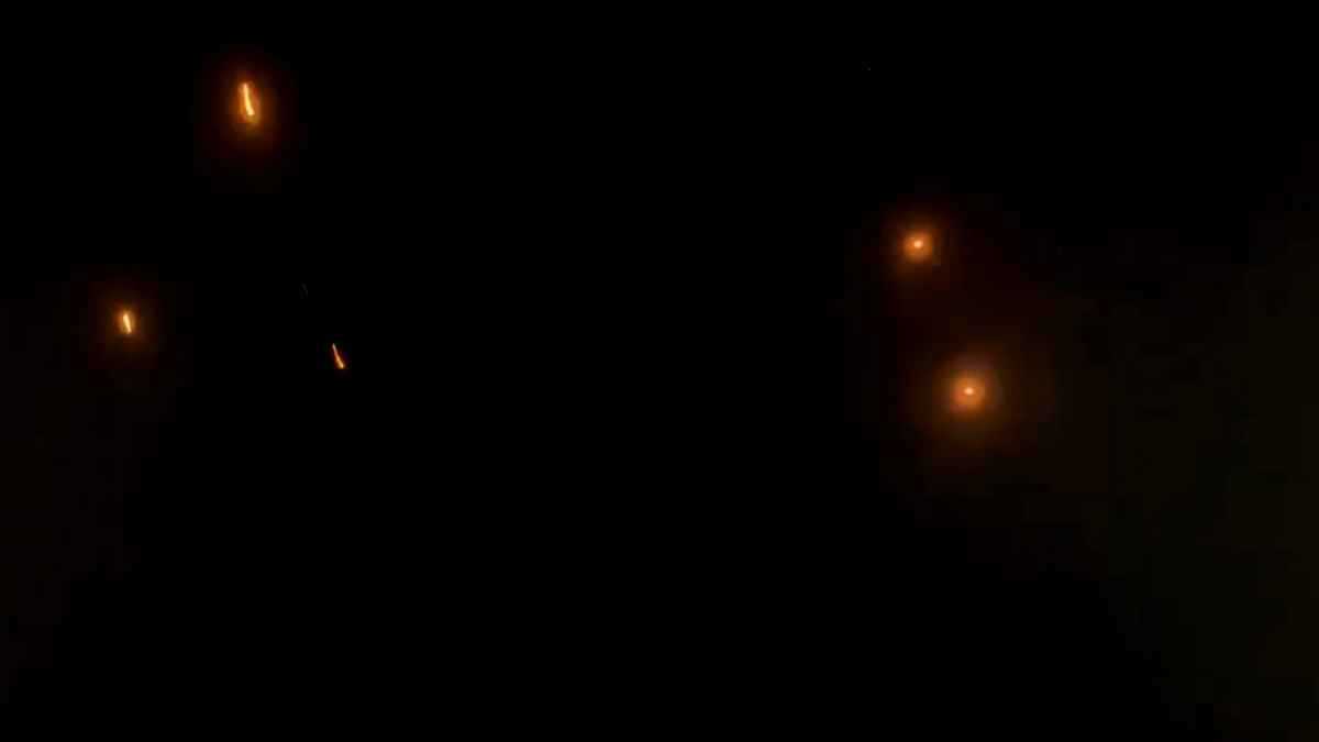 بعد تهديد ترامب.. "الحرس الثوري" الإيراني يجري مناورات صاروخية (فيديو)