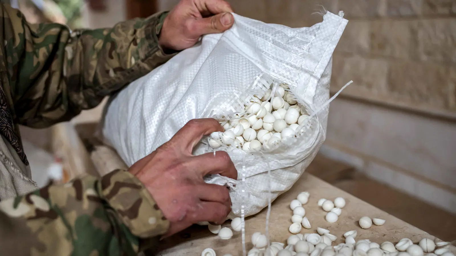 تجارة المخدرات.. معركة "معقدة" ضد إرث النظام السوري السابق